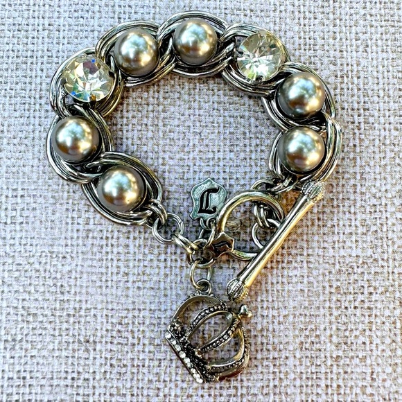 JUICY COUTURE Bracelet Gray Pearl & Crystal Toggle Crystal Crown Charm Silver - Picture 4 of 4